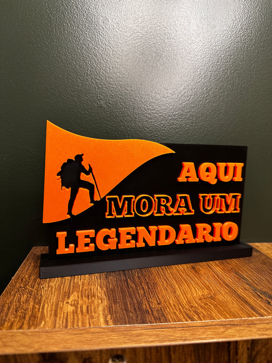 Aqui mora um Legendário - Placa Decorativa